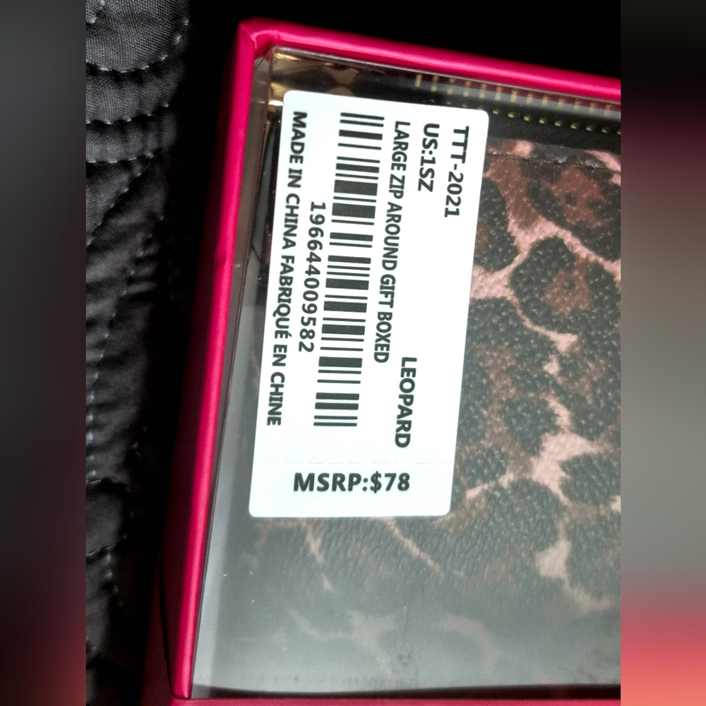 NWT Trina Turk Leopard Print Large Leather Wallet - Picture 2 of 6